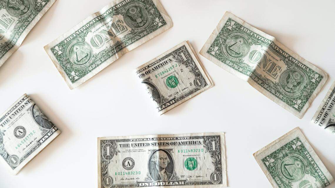 Four Florida restaurants, owned by the same person, didn’t pay servers any wages, feds say.