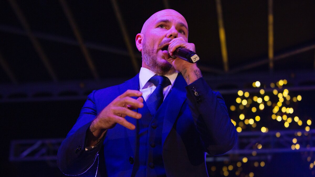Miami rapper Pitbull speaks to the crowd of about 1,500 during an event hosted by Commissioner Joe Carollo at Calle Ocho in Miami, on Friday, November 30, 2018.