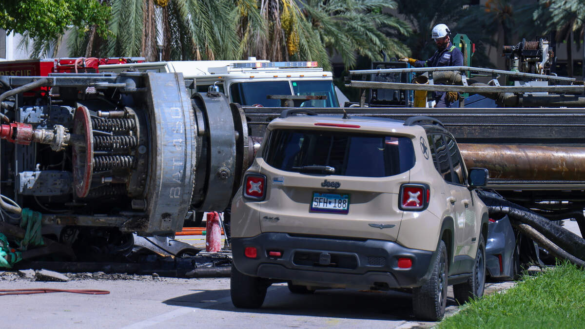 4 injured as construction rig collapses on Brickell street, Miami police say