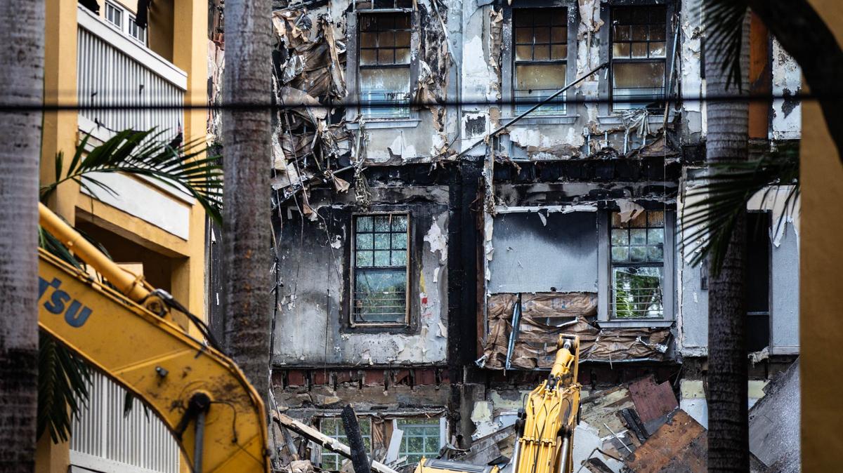 Miami apartment complex being demolished after blaze swept through it