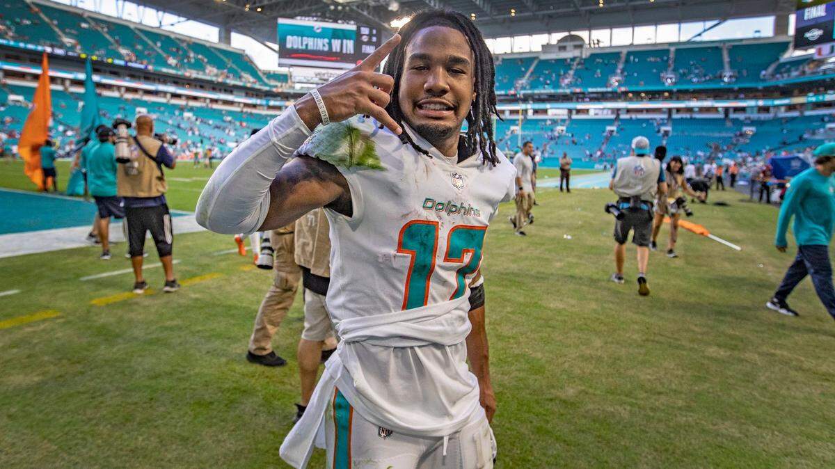 Miami Dolphins wide receiver Jaylen Waddle (17) celebrates after the Dolphins defeat the New York Giants at Hard Rock Stadium in Miami Gardens on Sunday, December 05, 2021. ( Al Diaz Photo / Miami Herald )