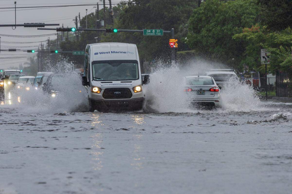 Commuters drive through the floods on SW 67th Avenue as heavy and torrential downpours from strong thunderstorms swept through South Florida, on Tuesday, September 09, 2025.