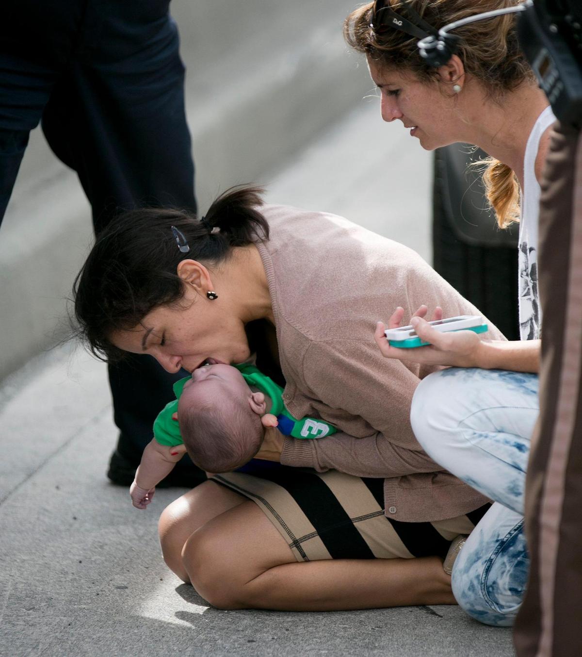 Pamela Rause performs CPR on her nephew, 5-month-old Sebastian de la Cruz in 2014.