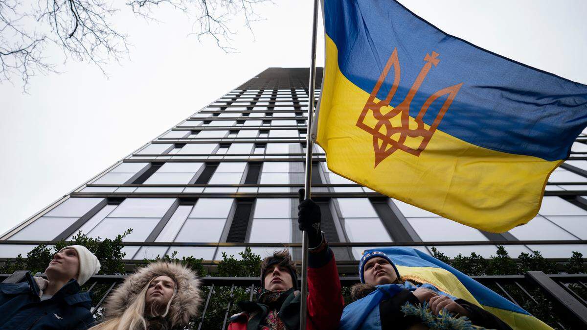 About 400 bulletproof vests donated to Ukraine by police departments were stolen from an office in Manhattan, police say.