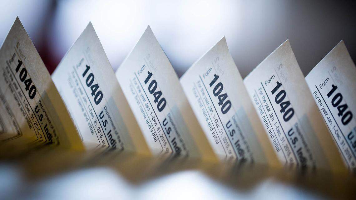 Los contribuyentes deben presentar su declaración y pagar sus impuestos antes del 18 de abril para evitar sanciones, según el IRS.