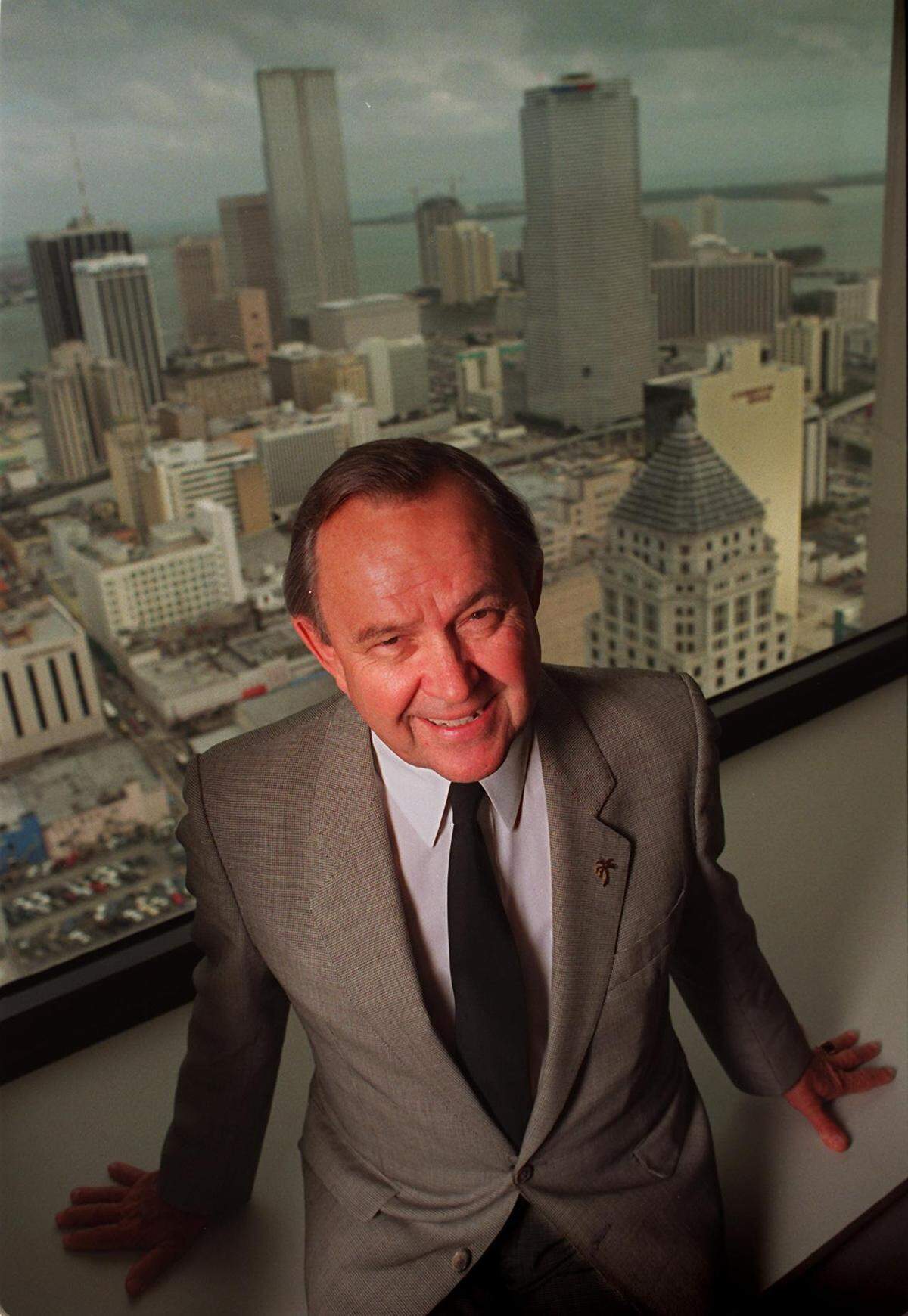 File photo from March 27, 1998. Merrett Stierheim, Miami-Dade County manager, posed for a photo in the county’s high-rise offices at the Government Center in Downtown Miami.
