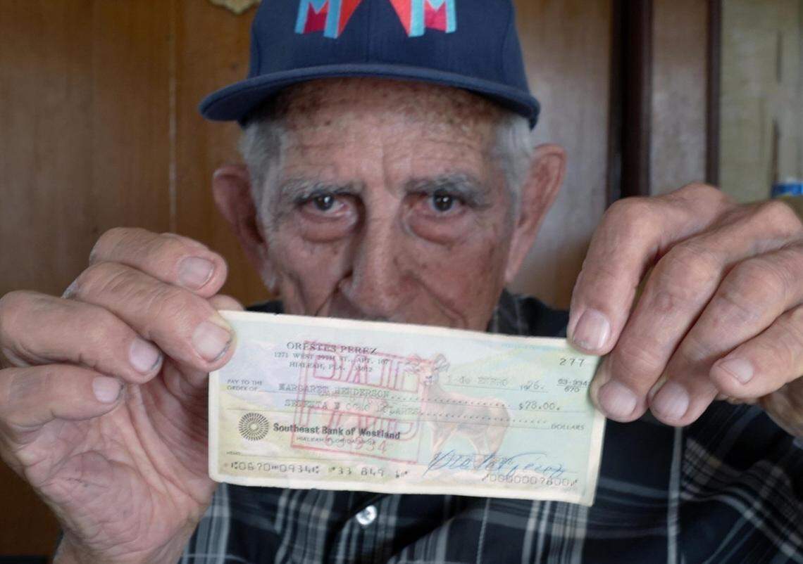 Orestes Perez de 99 años en su trailer en el cual reside desde 1976, quien muestra su primer cheque de rentr por $78.00 cuando hoy en dia esta pagando mas de $650, reaccionó ante la inminentemente posibilidad de los dueños de desalojarlos, el martes, 10 de abril del 2018 en el parque Sunny Gardens Mobile Park de Hialeah.