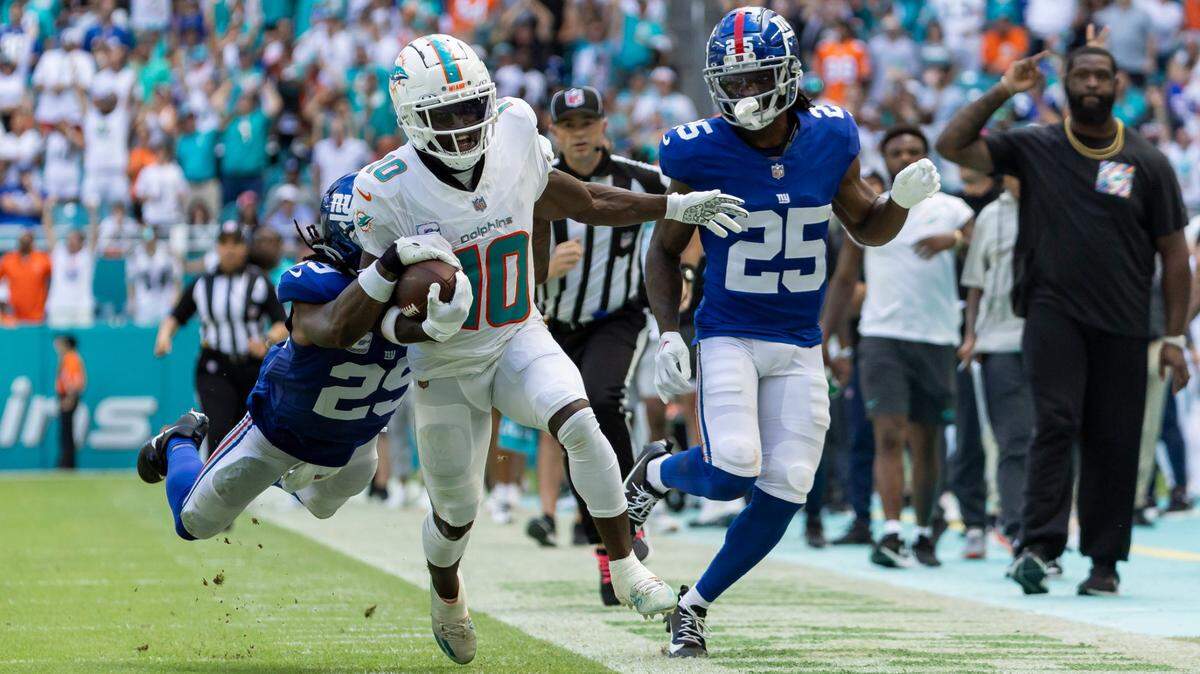 Miami Dolphins wide receiver Tyreek Hill (10) runs toward the goal line as New York Giants cornerback Deonte Banks (25) tries to stop him in the second quarter of an NFL game at Hard Rock Stadium on Sunday, Oct. 8, 2023, in Miami Gardens, Fla.
