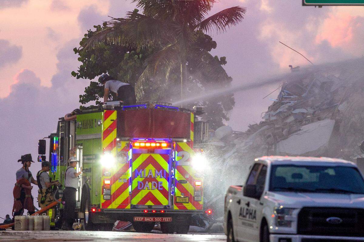 Miami-Dade County Fire Rescue crews battles a fire early Friday morning as they work on the piles of rubble of the Champlain Towers South Condo, located at 8777 Collins Avenue in Surfside, that collapsed Thursday morning, on Friday, June 25, 2021.