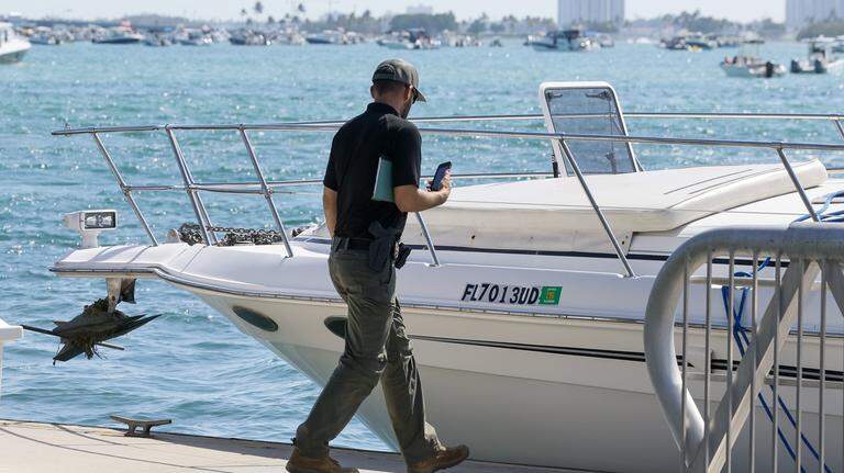 ‘People flying off the boat.’ Blast hurts 11 people at Haulover Sandbar: witness