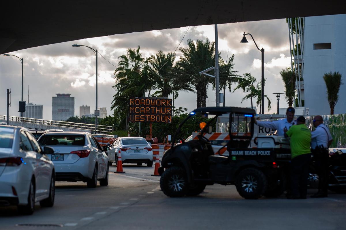 A construction sign warns commuters as they make their way onto the MacArthur Causeway via Alton Road and Fifth Street in Miami Beach on Sept. 22, 2018. Construction to repair the corroded causeway has been causing massive traffic jams for commuters.