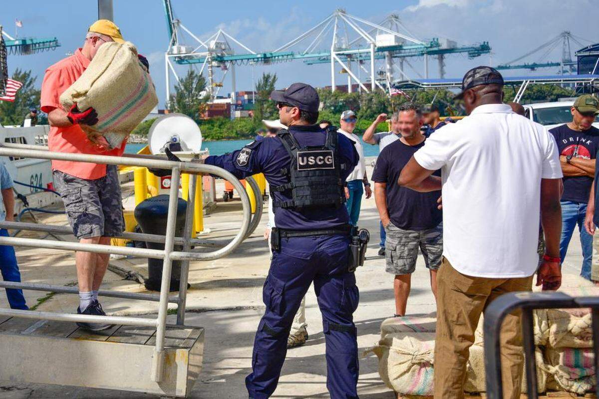 U.S. Coast Guard Cutter Dauntless’ (WMEC-624) crewmembers offload bales of illegal narcotics on to pallet at Base Miami Beach, Florida, April 1, 2022. The Dauntless is homeported in Pensacola.