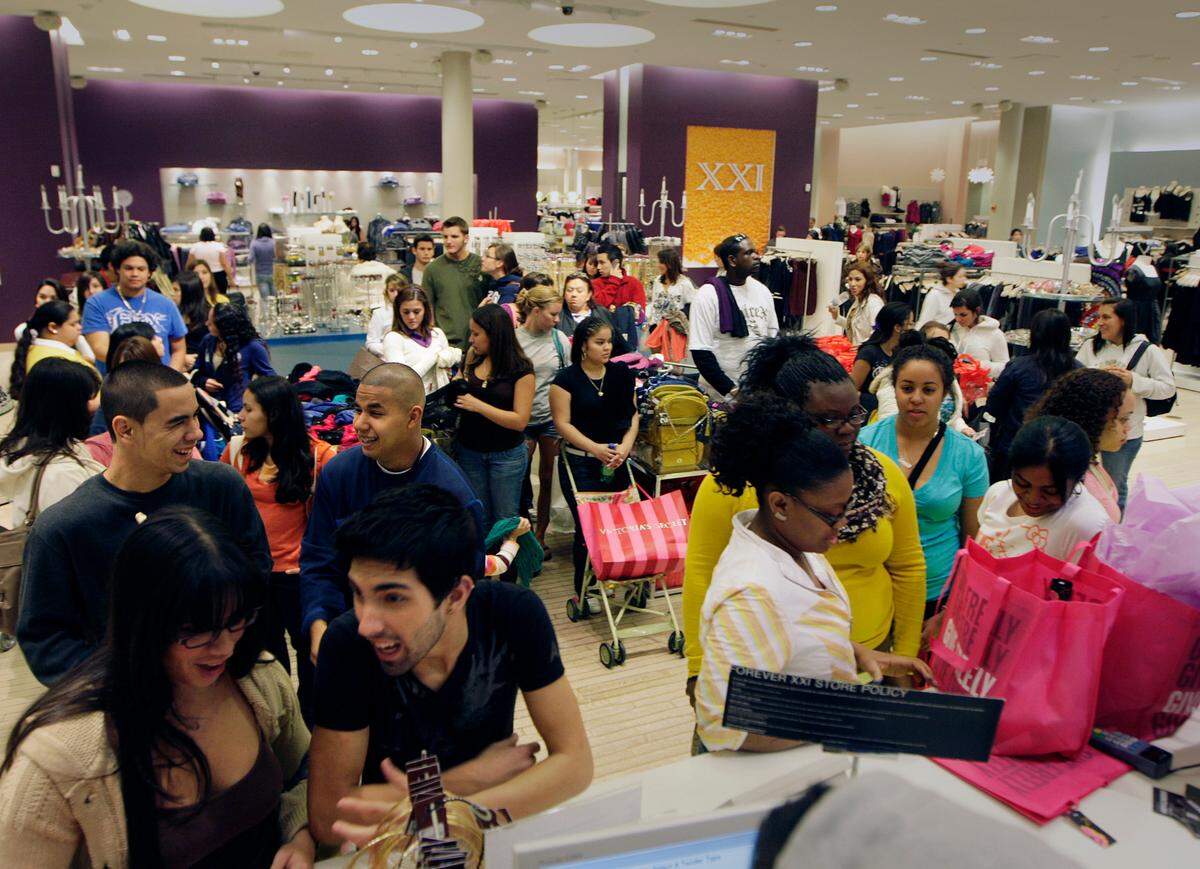 In this file photo from Nov. 28, 2008, more than 50 shoppers waited in line to check out at Forever 21 in West Miami’s Dolphin Mall on the Friday after Thanksgiving.