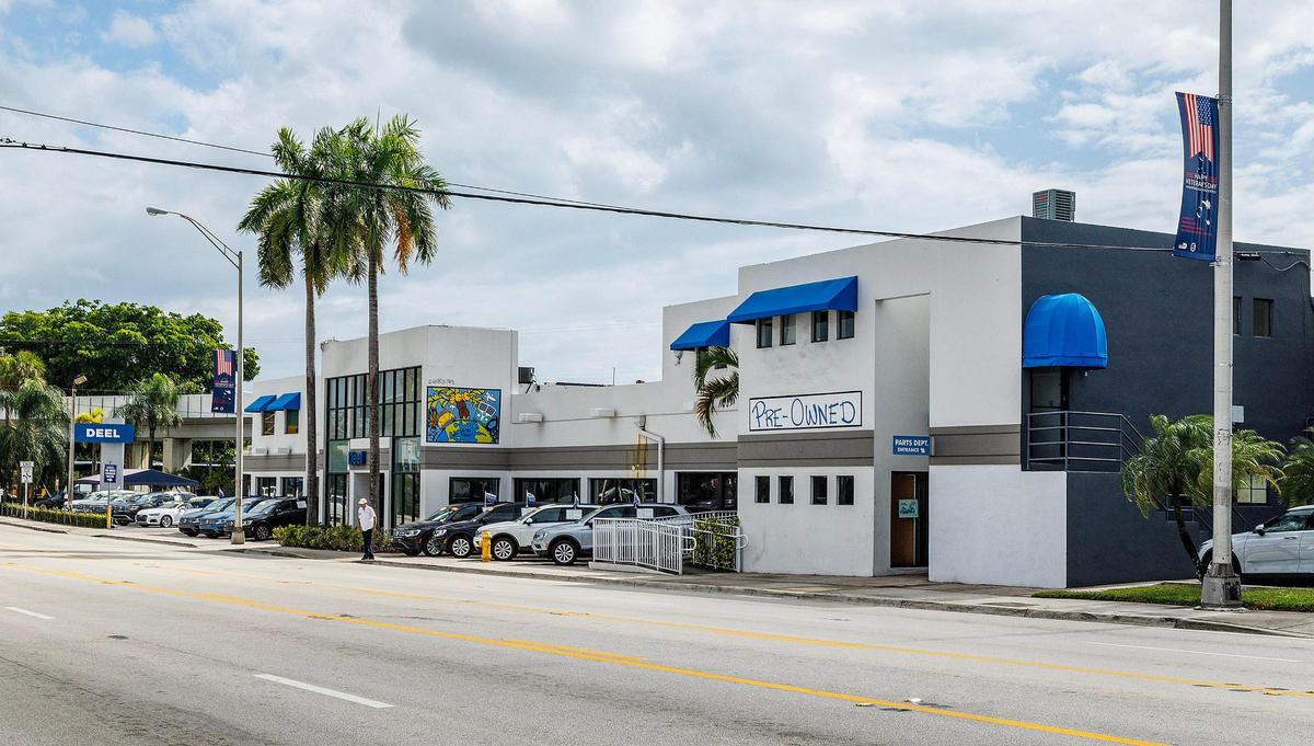 Developer Shoma Group wants to build nearly 750 apartments in a $250 million project with a food hall on the Bird Road site near U.S. 1 that’s now home to a portion of the Deel Volkswagen dealership, a block from the Douglas Road Metrorail station.