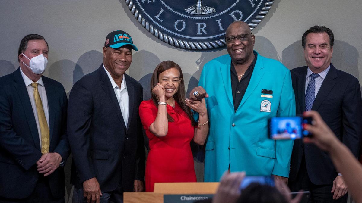 From left, Miami City Commissioner Joe Carollo, Miami Dolphins great Nat Moore, Commission Chairwoman Christine King, Miami Dolphins great Larry Little, and Commissioner Alex Diaz de la Portilla pose for photos in the Miami City Commission chamber after they voted unanimously to name a street after Little in Miami, on Jan. 12, 2023.