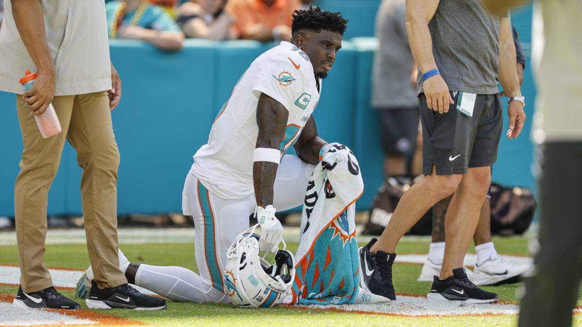 ‘Happened so fast.’ Dolphins’ Tyreek Hill recounts Sunday’s run-in with police on CNN