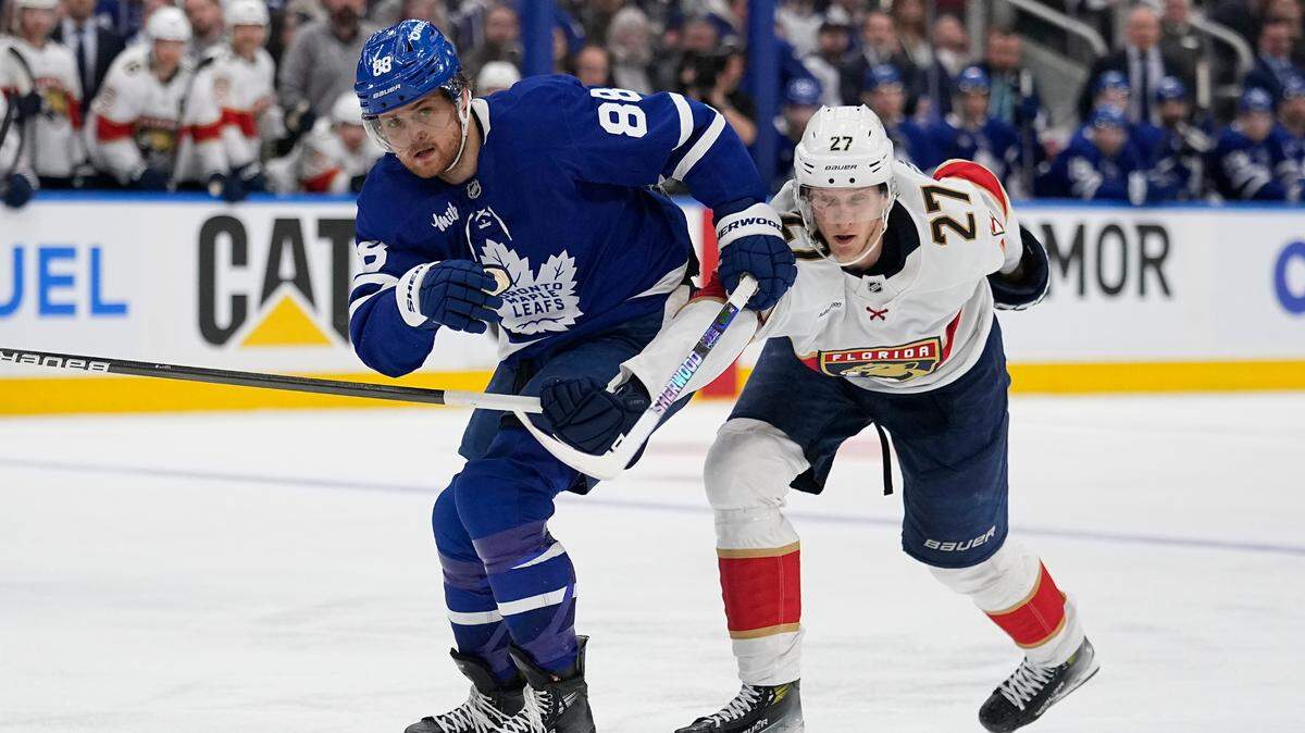 May 5, 2025; Toronto, Ontario, CAN; Toronto Maple Leafs forward William Nylander (88) and Florida Panthers forward Eetu Luostarinen (27) battle for position during the third period of the second round of the 2025 Stanley Cup Playoffs at Scotiabank Arena. Mandatory Credit: John E. Sokolowski-Imagn Images
