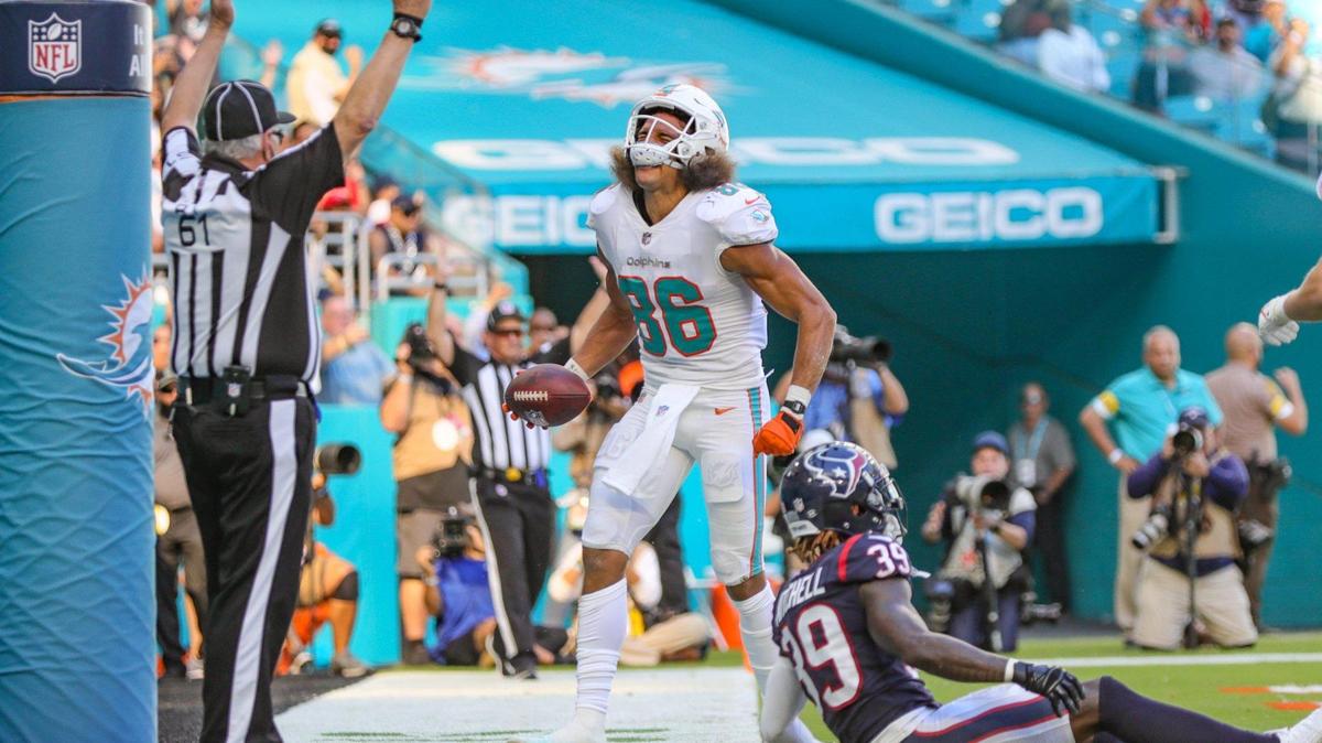 Miami Dolphins wide receiver Mack Hollins (86) scores in the second quarter as Houston Texans cornerback Terrance Mitchell (39) fails to defend in the second quarter at Hard Rock Stadium in Miami Gardens on Sunday, November 7, 2021
