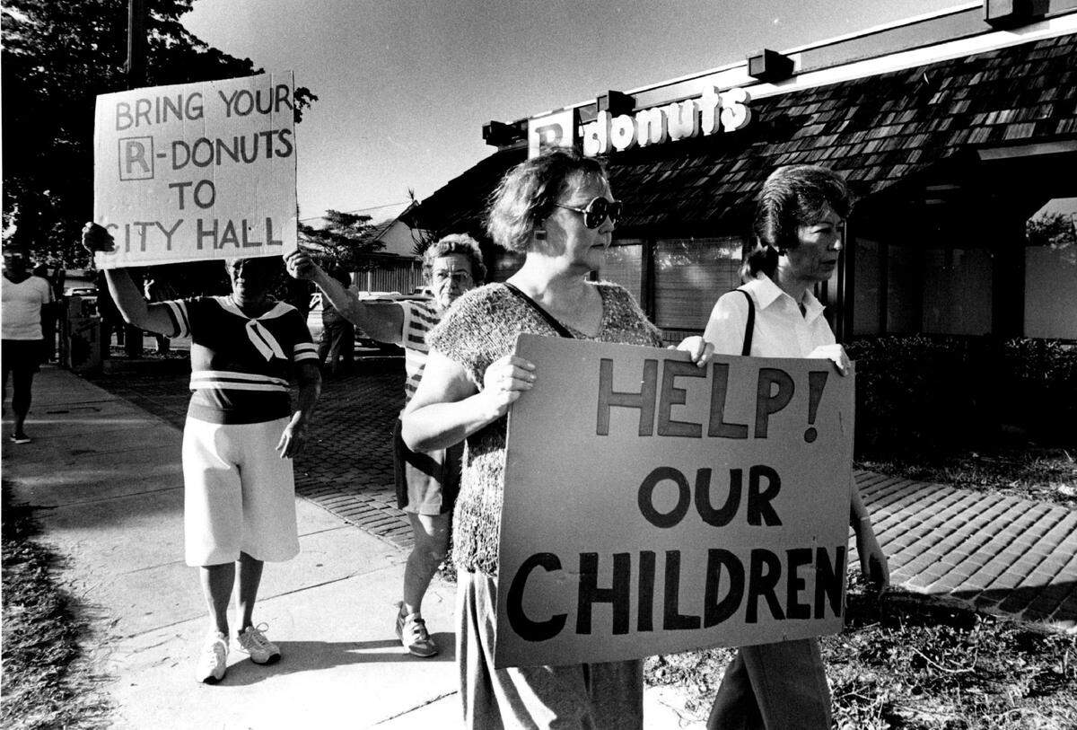 Protestors at R Donuts in Fort Lauderdale.