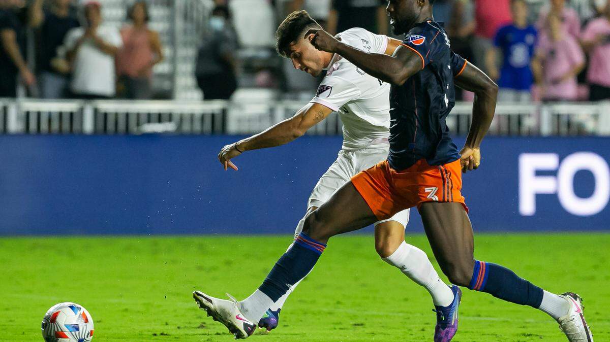Inter Miami forward Julian Carranza (21) scores a goal against FC Cincinnati during the second half of their MLS soccer match at DRV PNK Stadium on Saturday, October 23, 2021, in Fort Lauderdale, Florida.