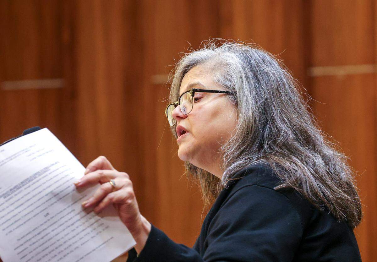 Defense attorney Carmen Vizcaino, right, gives her opening arguments as Harrel Braddy, convicted of leaving a 5-year-old girl to die in the Everglades in 1998, appeared in court Tuesday, Jan. 20, 2026, for his resentencing trial in Miami, Florida.