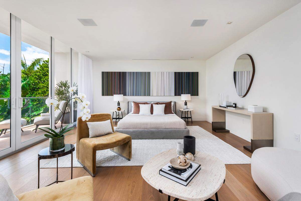 El dormitorio principal de una de las villas. La Villa Collection en el Ritz-Carlton Residences, Miami Beach, estará terminada en agosto de 2022.