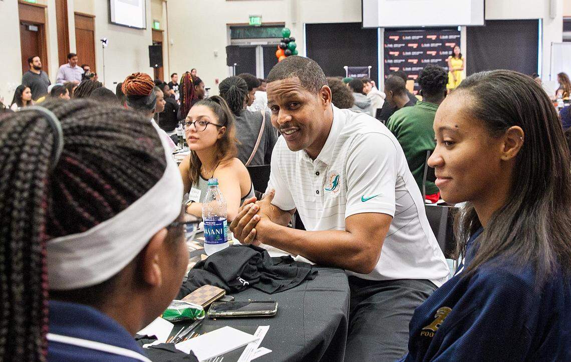 Former Miami Dolphins linebacker Twan Russell chats with Kayla Scott, left, Valeria Fernandez, and Kayla Tillman on June 22, 2018, at the University of Miami Sports Medicine Institute 9th annual Student Leadership Day.