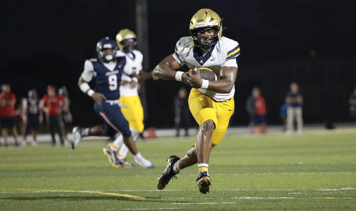 St. Thomas Aquinas running back Jaden Desir (3) runs the ball to score after a pass reception from quarterback Mason Mallory (7) during the game against the Columbus Explorers in the first half at Tropical Park Stadium in Miami, Florida, on Friday, September 5, 2025.