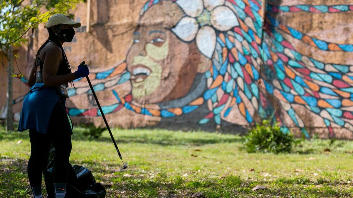 Opa-locka community members, residents and chickens join together to clean up Magnolia Park