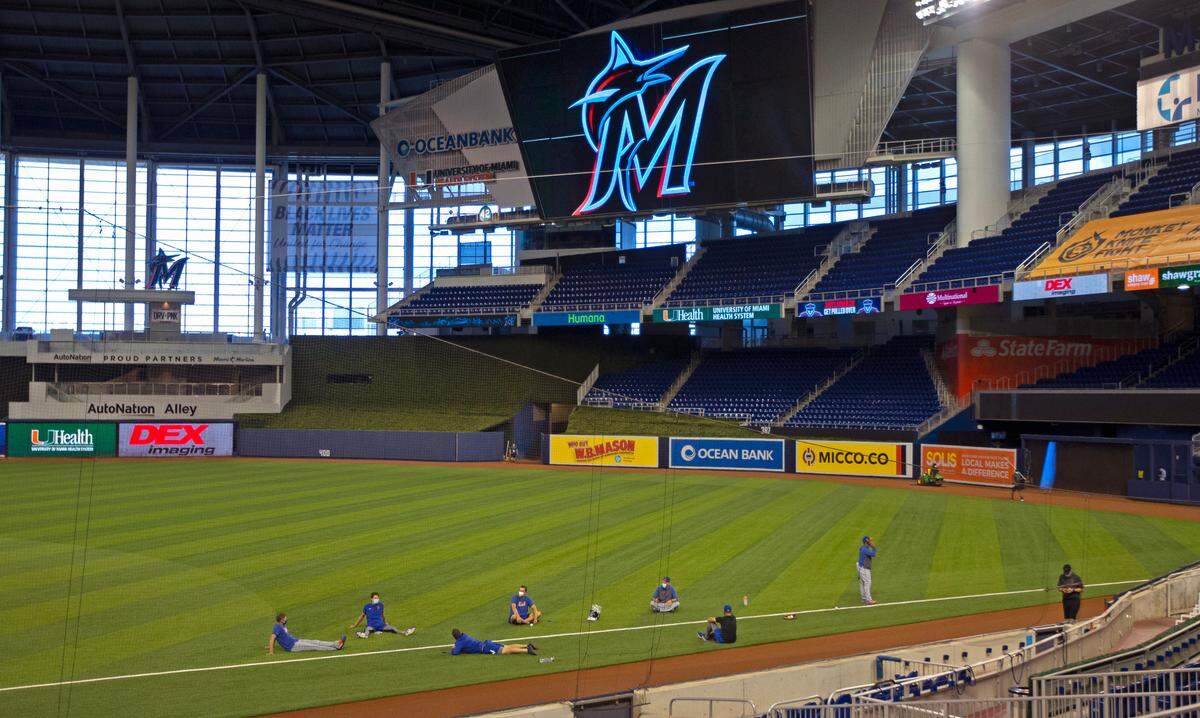 New York Mets players stretching before the start of a baseball game against the Miami Marlins at at Marlins Park in Miami on Thursday, Aug. 20, 2020. Mets game against the Marlins postponed due to reported COVID case on Mets.