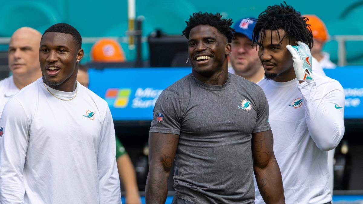 From left to right, Miami Dolphins wide receivers Malik Washington (83) Tyreek Hill (10) and Jaylen Waddle (17) during pregame warmups before the start of their NFL game against the New York Jets at Hard Rock Stadium on Sunday, Dec. 8, 2024, in Miami Gardens, Fla