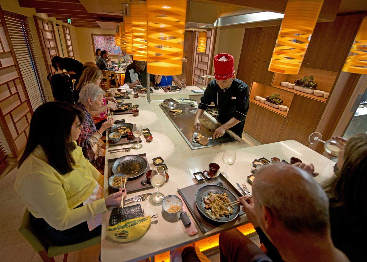 Bonsai Teppanyaki, which is only on Carnival Horizon, offers dishes from the Far East prepared by chefs on custom-built stations that form the center of the venue’s two eight-seat tables.