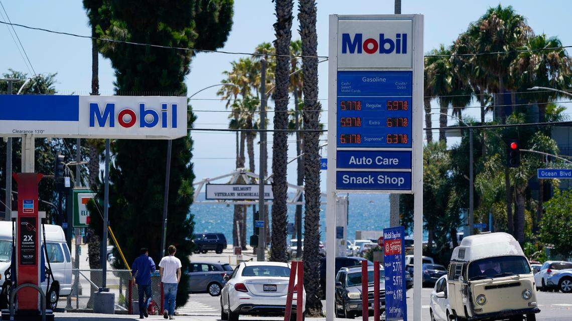 Gas prices have been dropping for 28 consecutive days, but experts are cautious about the future. (AP Photo/Ashley Landis)