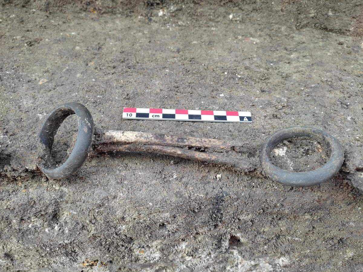 Lignite bracelets were found on the body of a child less than 5 years old.