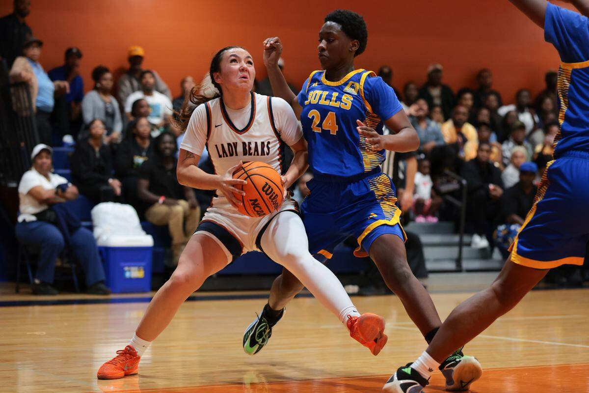 Mater Lakes Academy Bears Taryn Wakefield (4) drives to the basket against Northwestern Bulls Tayana Dixon (24) in the third quarter during a girls' basketball Region 4-4A semifinal playoff game at Mater Lakes Academy on Friday, February, 20, 2026, in Hialeah, Fla.