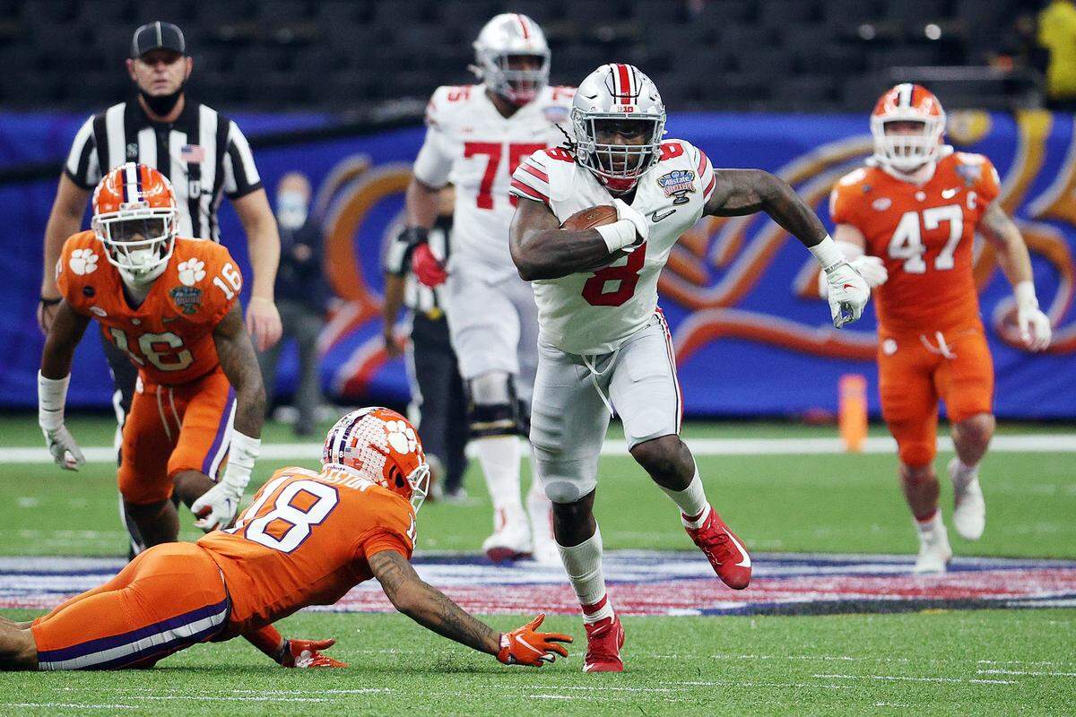 NEW ORLEANS, LOUISIANA - JANUARY 01: Trey Sermon #8 of the Ohio State Buckeyes carries the ball against the Clemson Tigers in the first half during the College Football Playoff semifinal game at the Allstate Sugar Bowl at Mercedes-Benz Superdome on January 01, 2021 in New Orleans, Louisiana. (Photo by Chris Graythen/Getty Images)