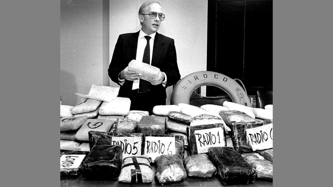 Patrick O’Brien, special agent in charge of the Miami U.S. Customs office, at a news conference with confiscated cocaine in 1986.