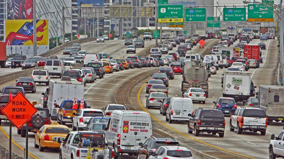 A trolley running between Miami Beach and Bayfront Park in Miami could help traffic on the MacArthur Causeway.