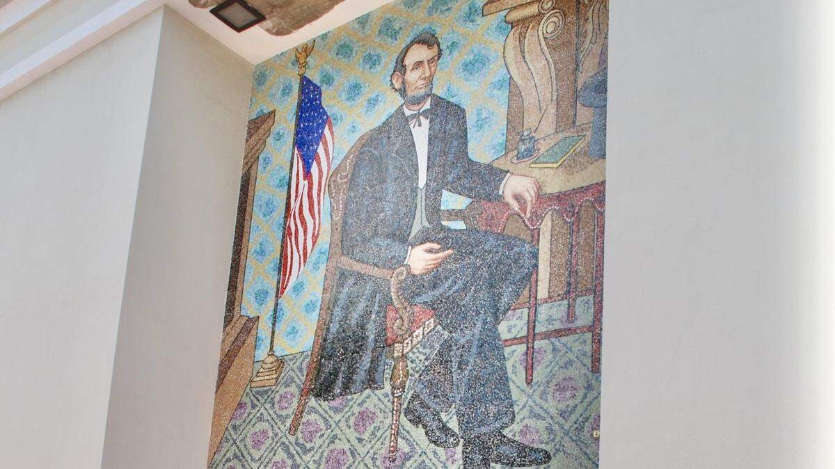 A mosaic mural by artist Enzo Gallo depicts former U.S. President Abraham Lincoln on the former Wells Fargo building in Miami Beach at 1634 Alton Rd.