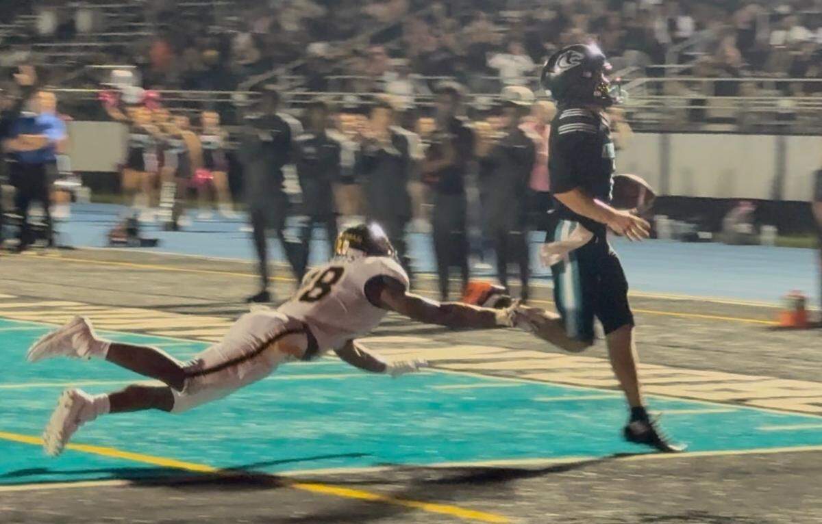 Archbishop McCarthy quarterback Robert Kerns runs in a 5-yard touchdown that proved to be the difference in the Mavericks’ 13-10 win over Plantation American Heritage on Friday, Oct. 17, 2025 at Archbishop McCarthy High School in Southwest Ranches, Fla.