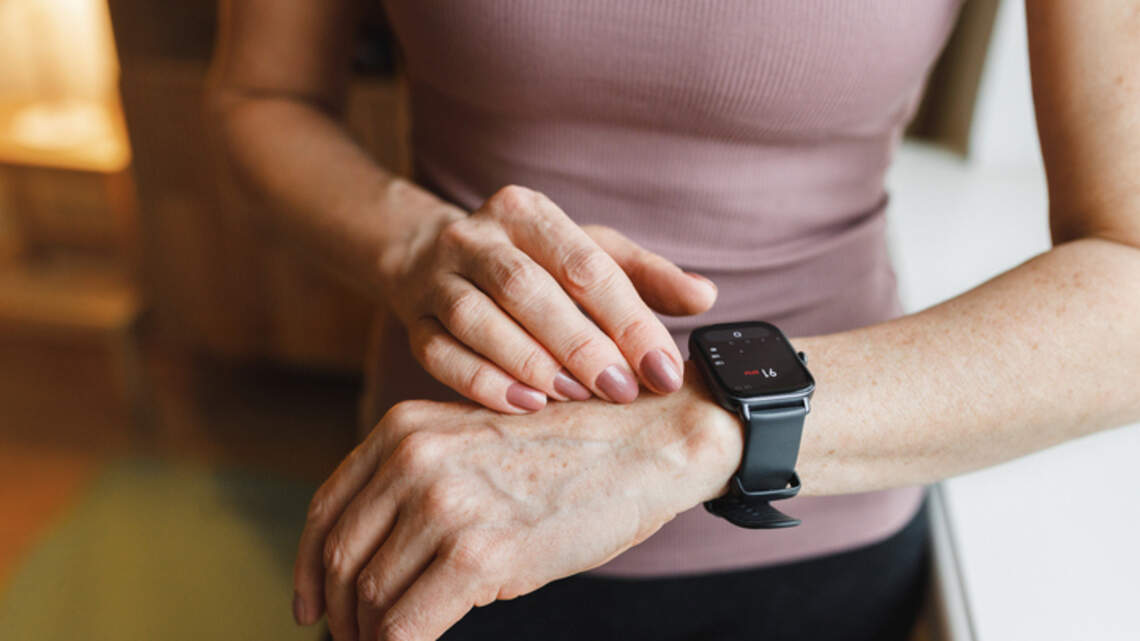 Apple, Samsung and Fitbit Are Tracking Blood Pressure but Doctors Say Trust the Cuff First