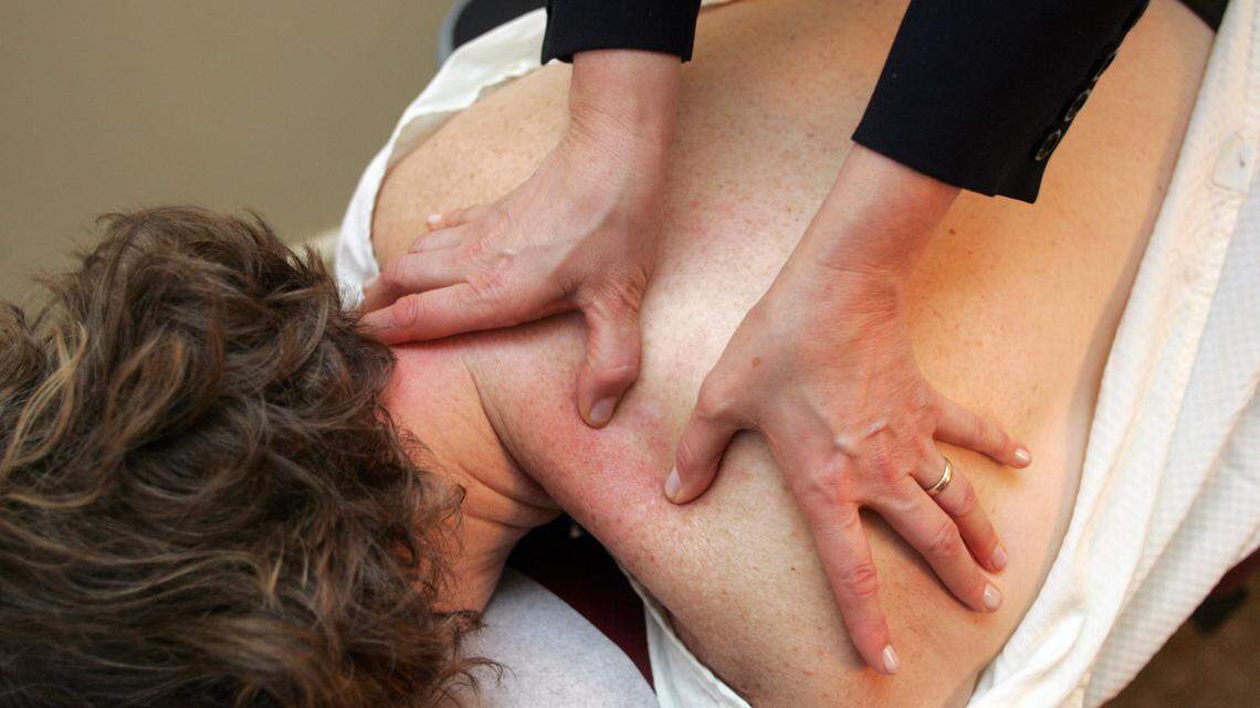 Heavy shoulder bags can cause shoulder injuries, including a frozen shoulder, which limits your range of motion.