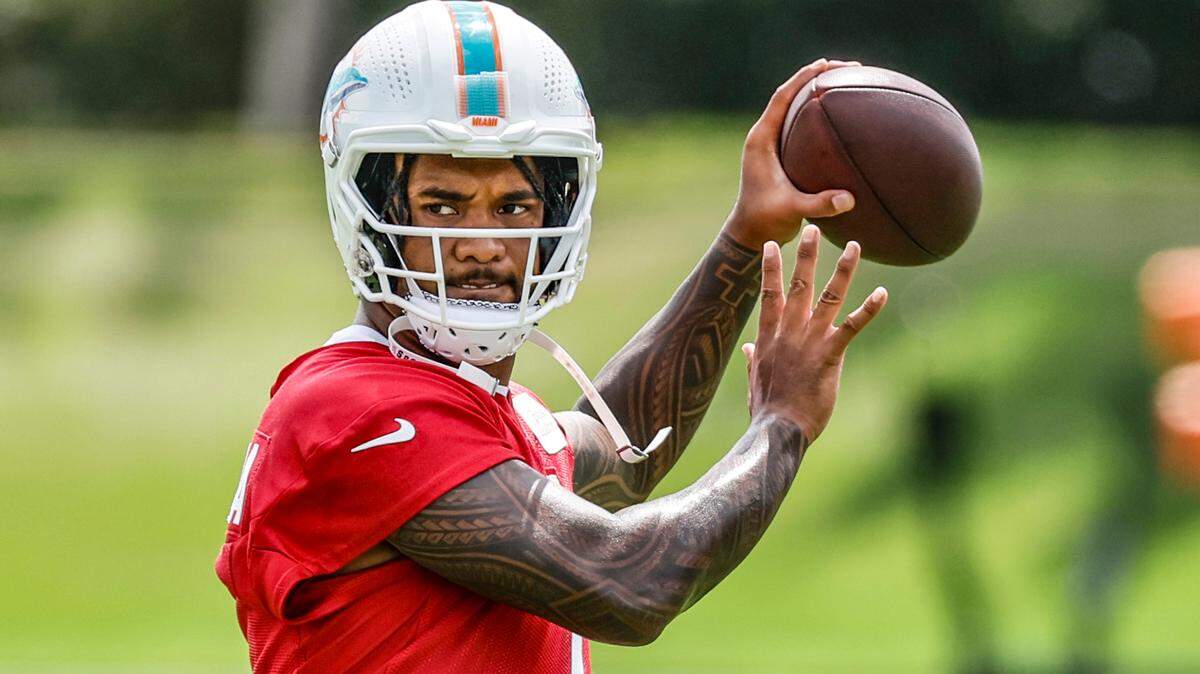 Miami Dolphins quarterback Tua Tagovailoa (1) sets up to pass during mandatory minicamp at the Baptist Health Training Complex in Miami Miami Gardens, Florida on Wednesday, June 11, 2025