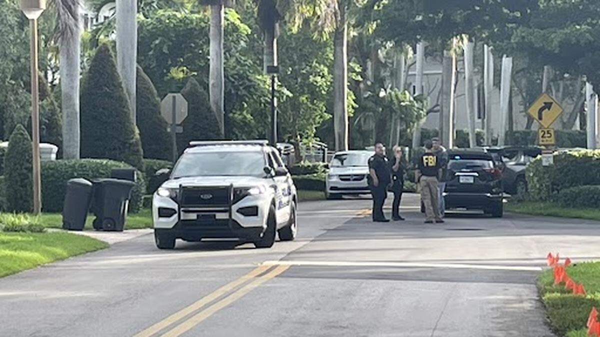 Agentes del FBI cerca de Isla Dorada Boulevard el martes 16 de julio de 2024.