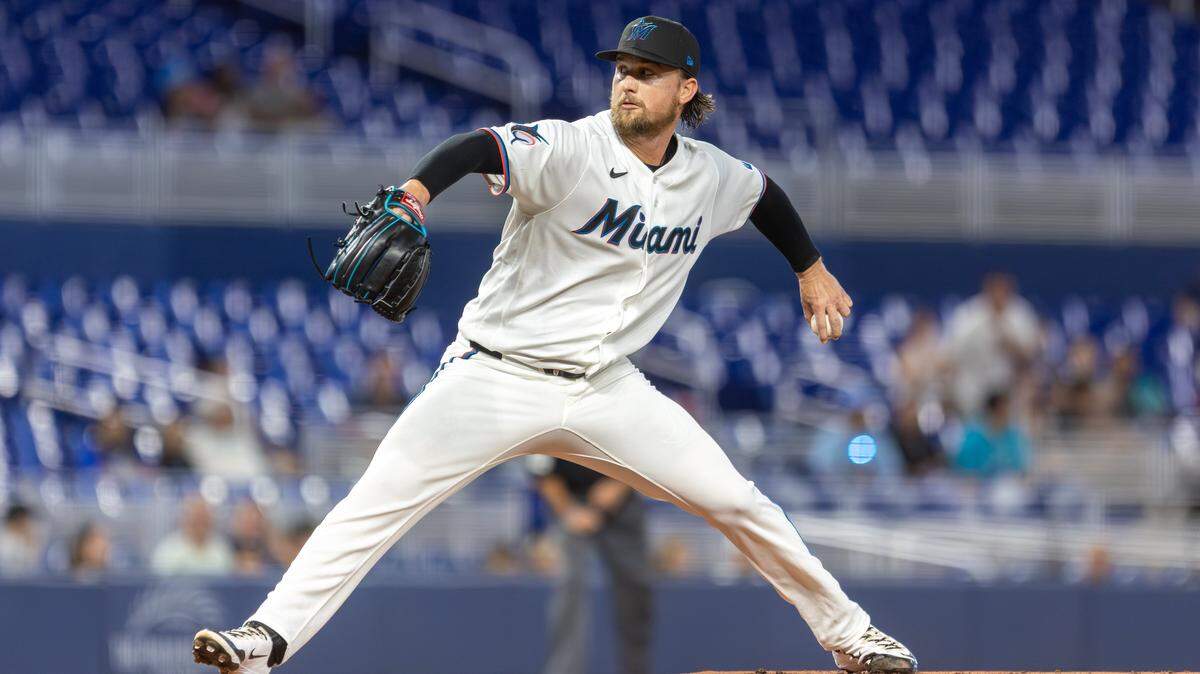 Miami Marlins starting pitcher Braxton Garret (20) pitches against the Atlanta Braves in the first inning of their MLB game at loanDepot park on Tuesday, May 19, 2026, in Miami, Fla.