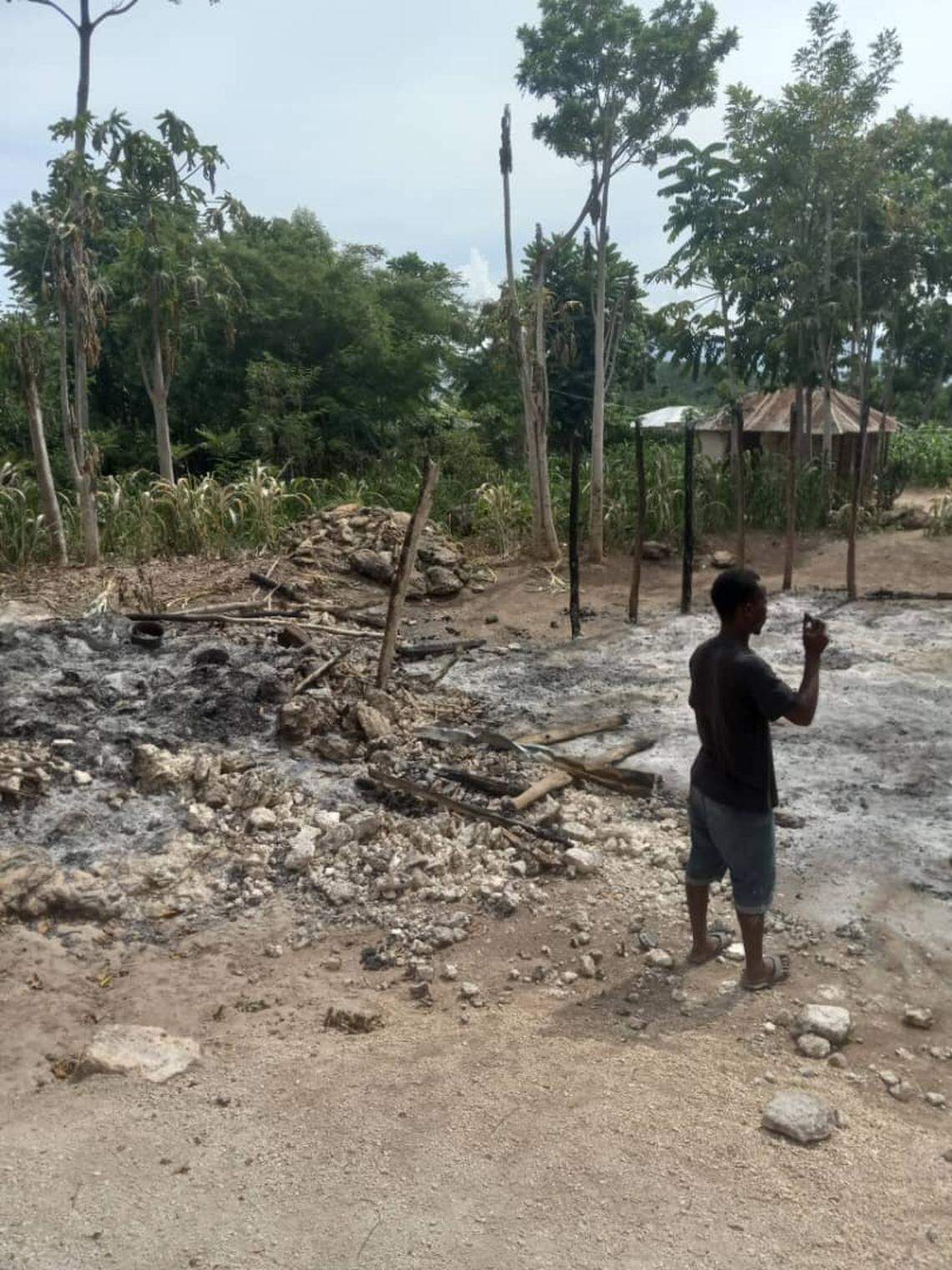 Armed bandits in Haiti’s rural Artibonite Valley, north of Port-au-Prince, set fire to more than a dozen homes in two communities and killed at least 11 people during an attack on Friday, June 14 and Saturday, June 15. The communities were Lagon and Grand Plaine.