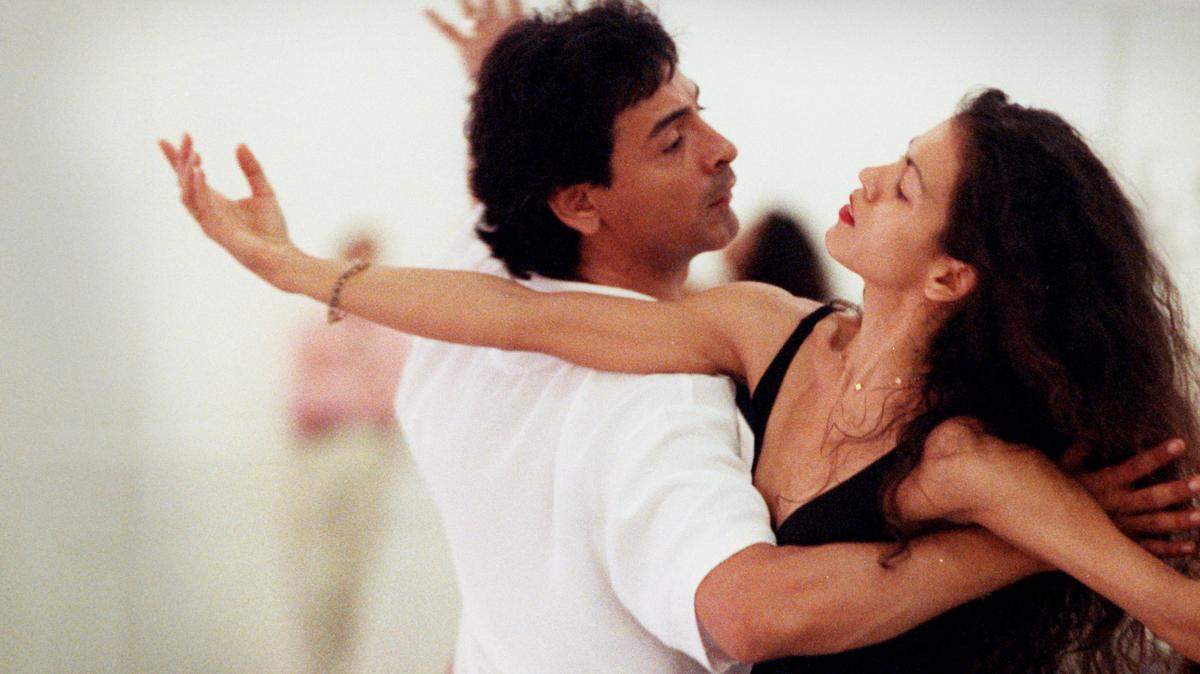 Jimmy Gamonet de los Heros, then choreographer for Miami City Ballet, previewed his ballet “Aria” with principal dancer Iliana Lopez in this February 1995 file photo.