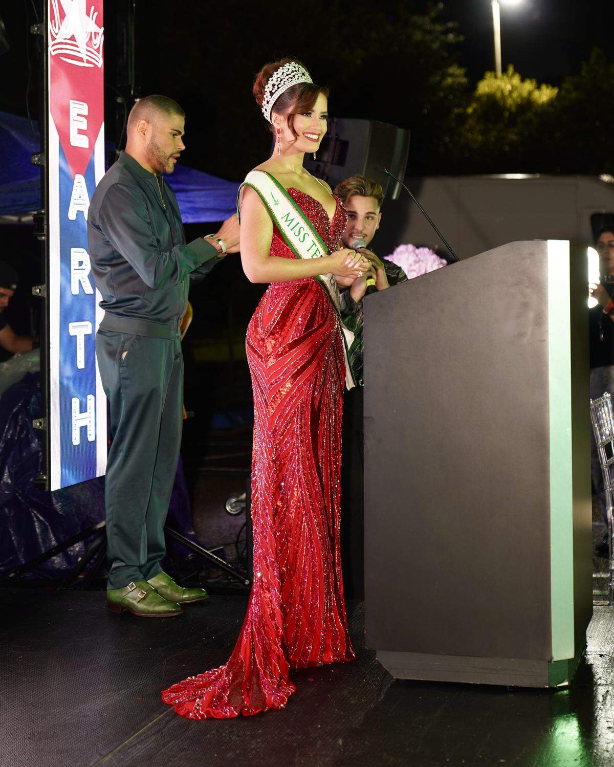 Leah Reyes Amores, Miss Teen Earth 2025, with Prince Julio César, pageant director, upon her arrival in Miami after being crowned in Jaipur, India.