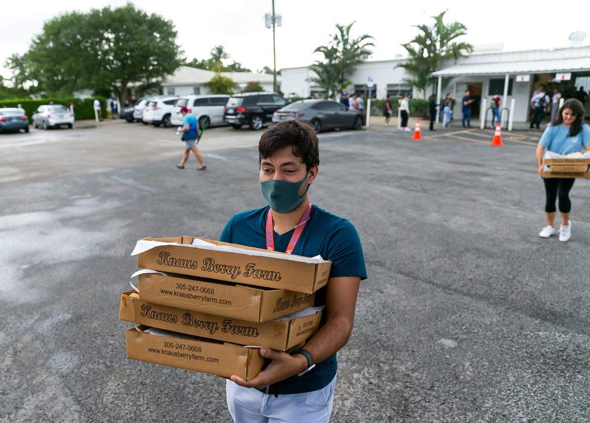 Success! Carlos Echenique, who waited for about 3 hours and 30 minutes on opening day in 2021, leaves Knaus Berry Farm with freshly baked cinnamon rolls.