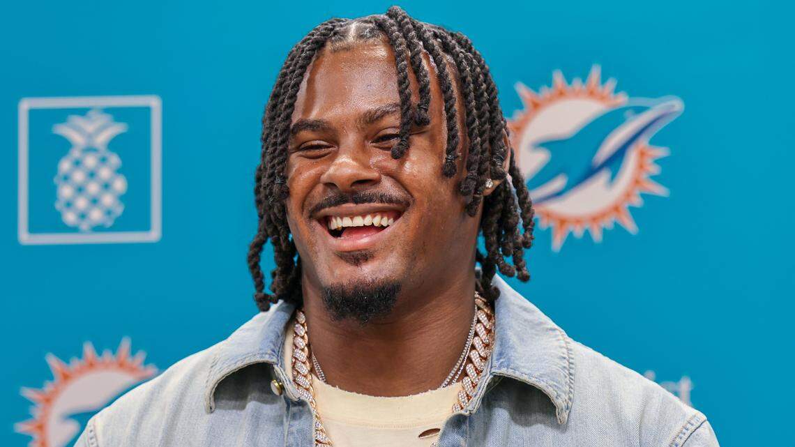 Why the Dolphins’ ‘conversation’ with Malik Willis prior to Waddle trade matters